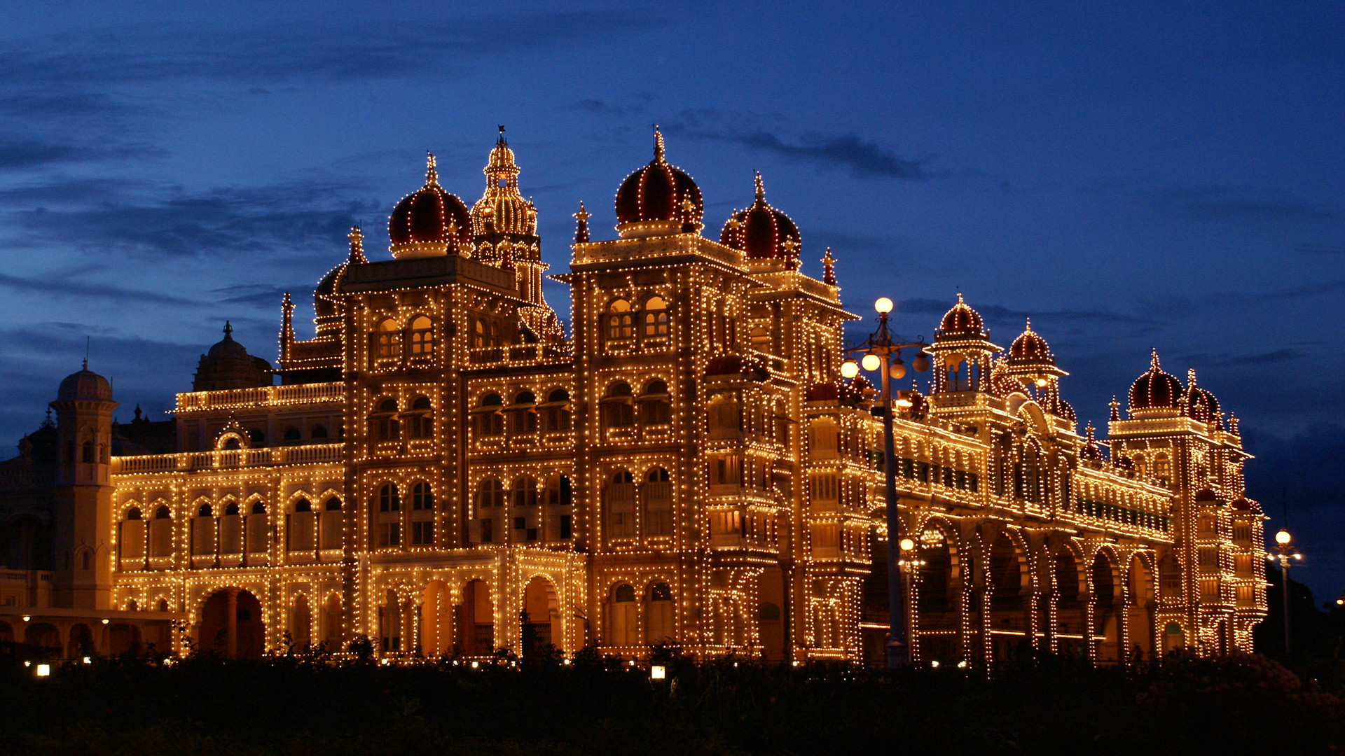 Mysore Palace: A Spectacular Blend of Art, Culture, and History